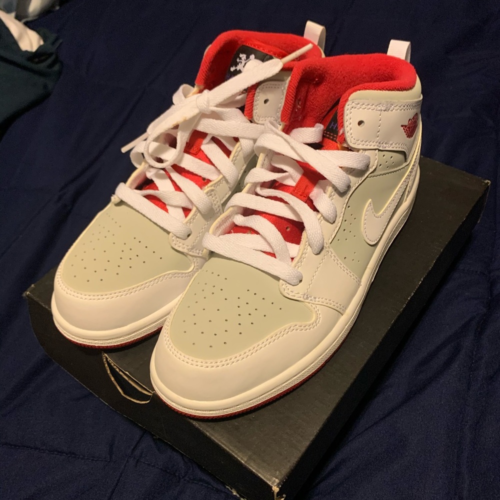 Jordan 1 Mid Bugs Bunny (Size 3Y) - Picture 1 of 5